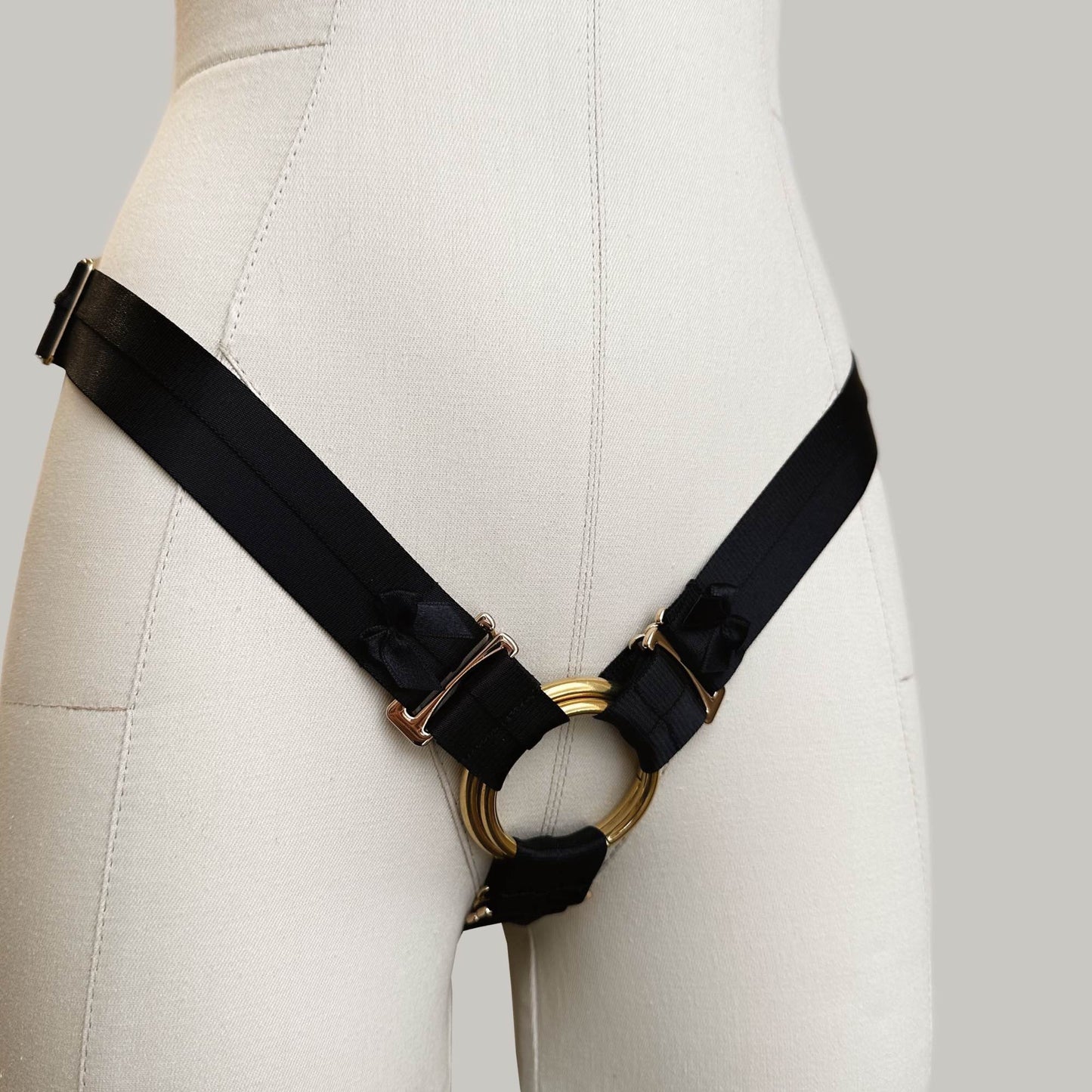 Thong Strap On Harness "Cora" Black