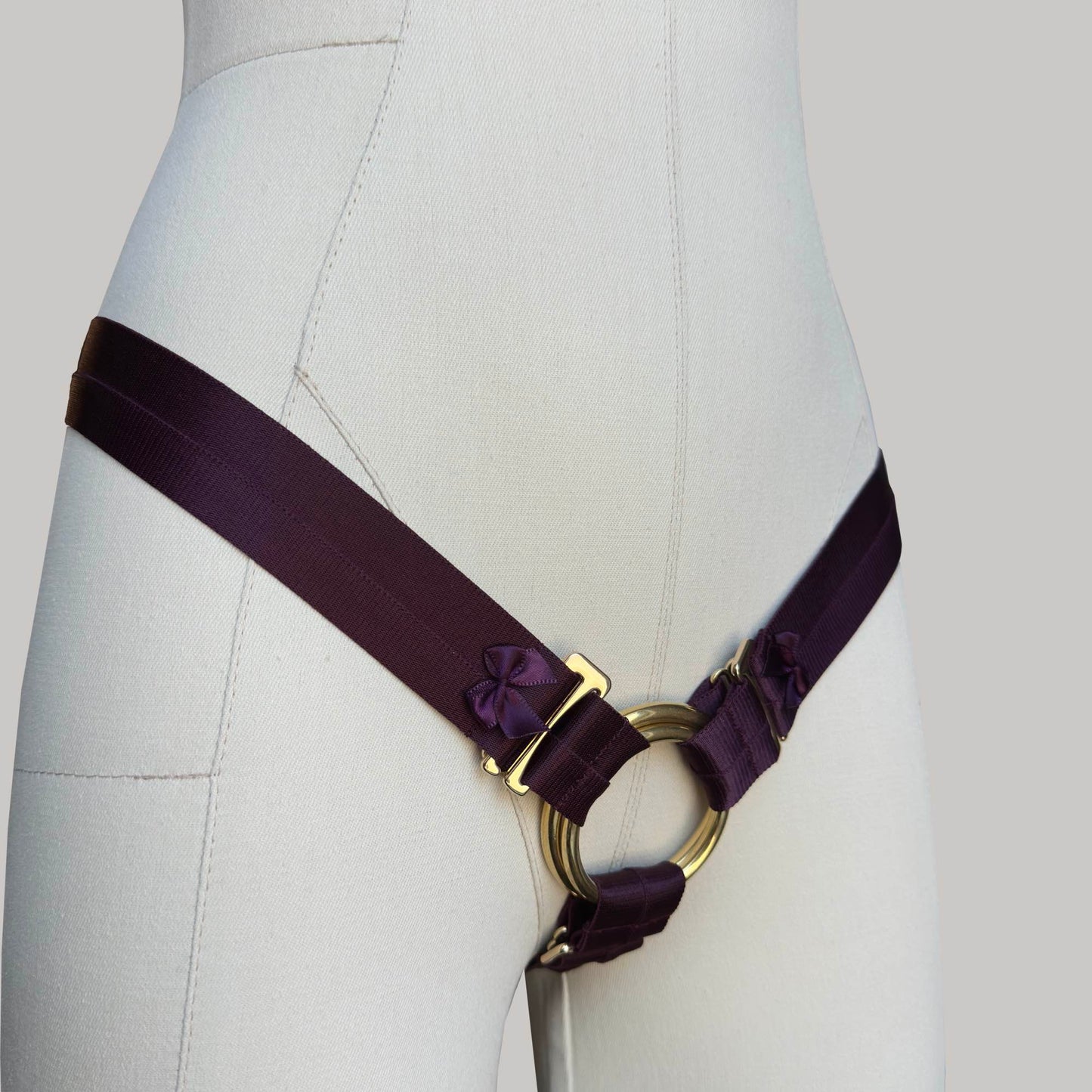 Thong Strap On Harness "Cora" (Burgundy)