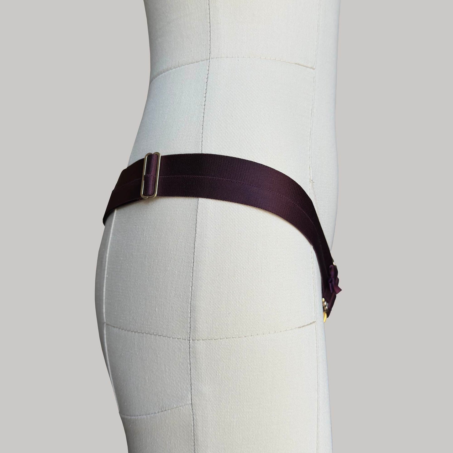 Thong Strap On Harness "Cora" (Burgundy)
