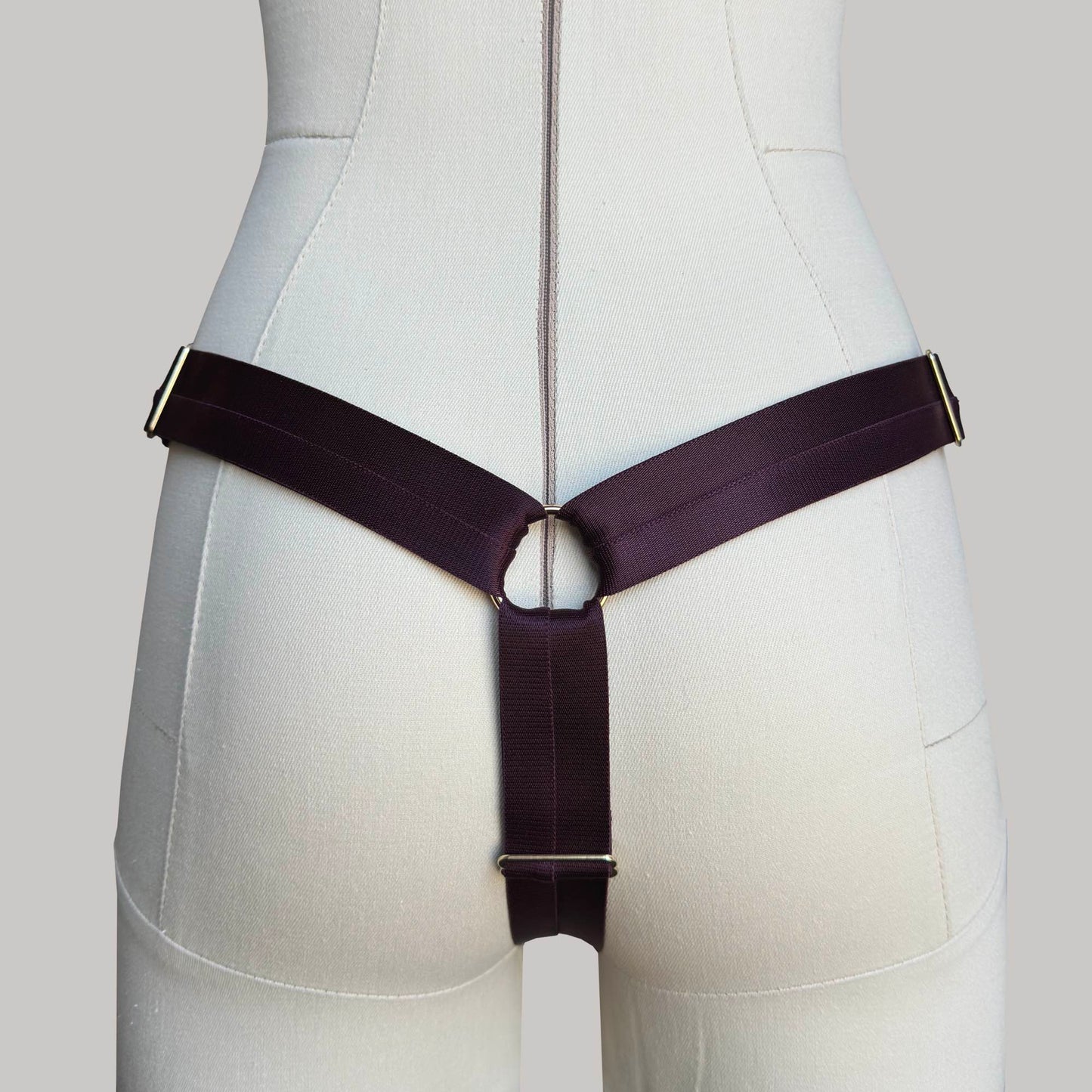 Thong Strap On Harness "Cora" (Burgundy)