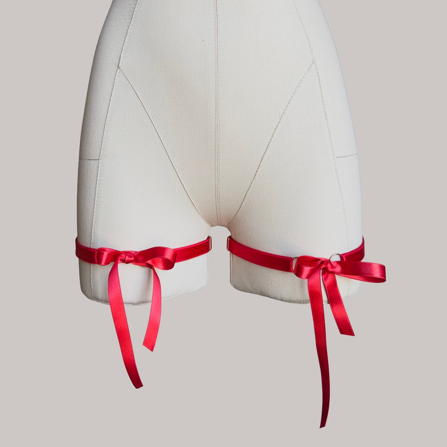 Garters With Ribbons "Iris" Red