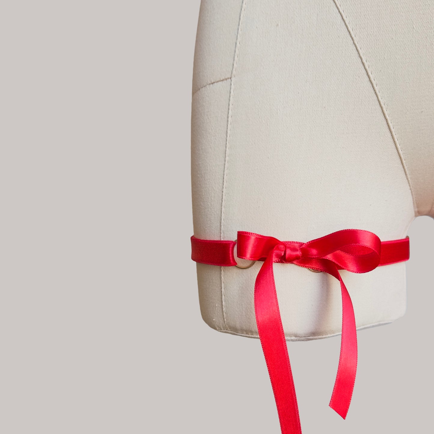 Garters With Ribbons "Iris" Red