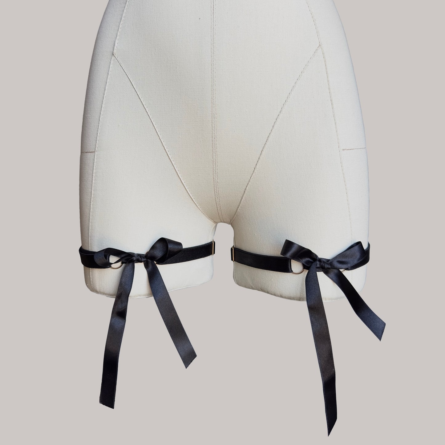 Garters With Ribbons "Iris" Black