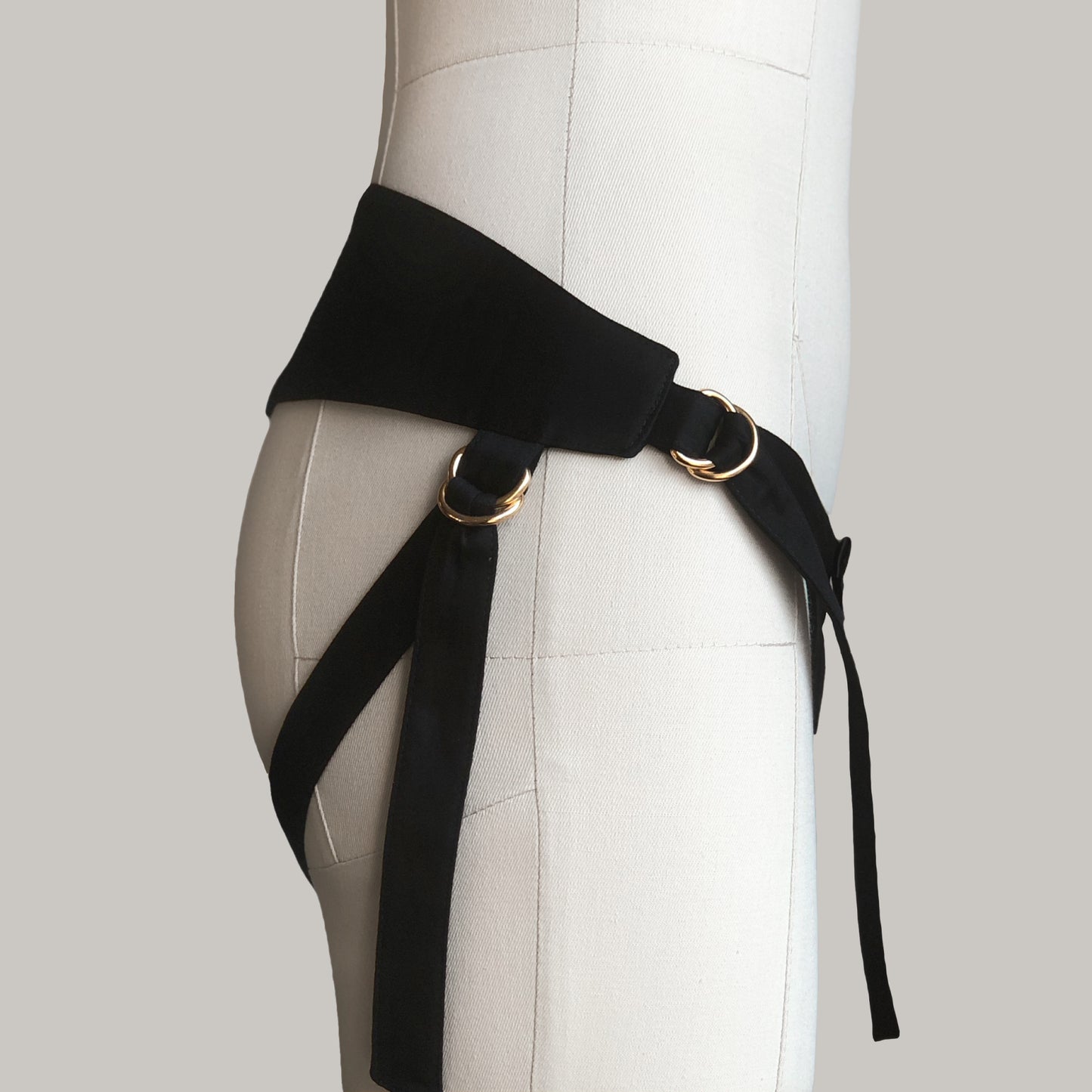 Classic Velcro Mid Rise Strap On Harness (Black)